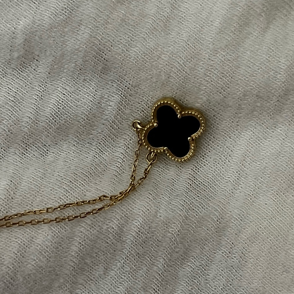 Solid 14k gold necklace with clover pendant in onyx